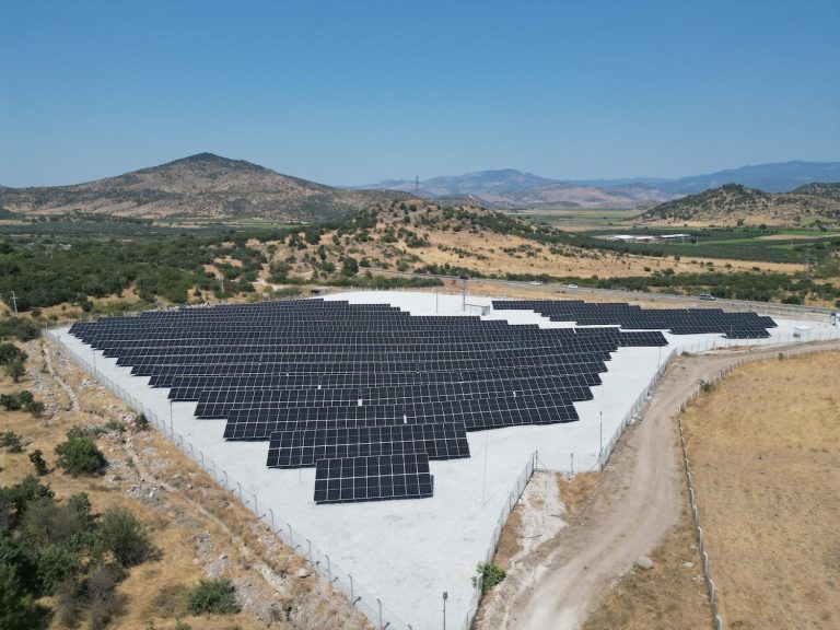 Dikili’nin güneş enerjisi santrali elektrik üretmeye başladı