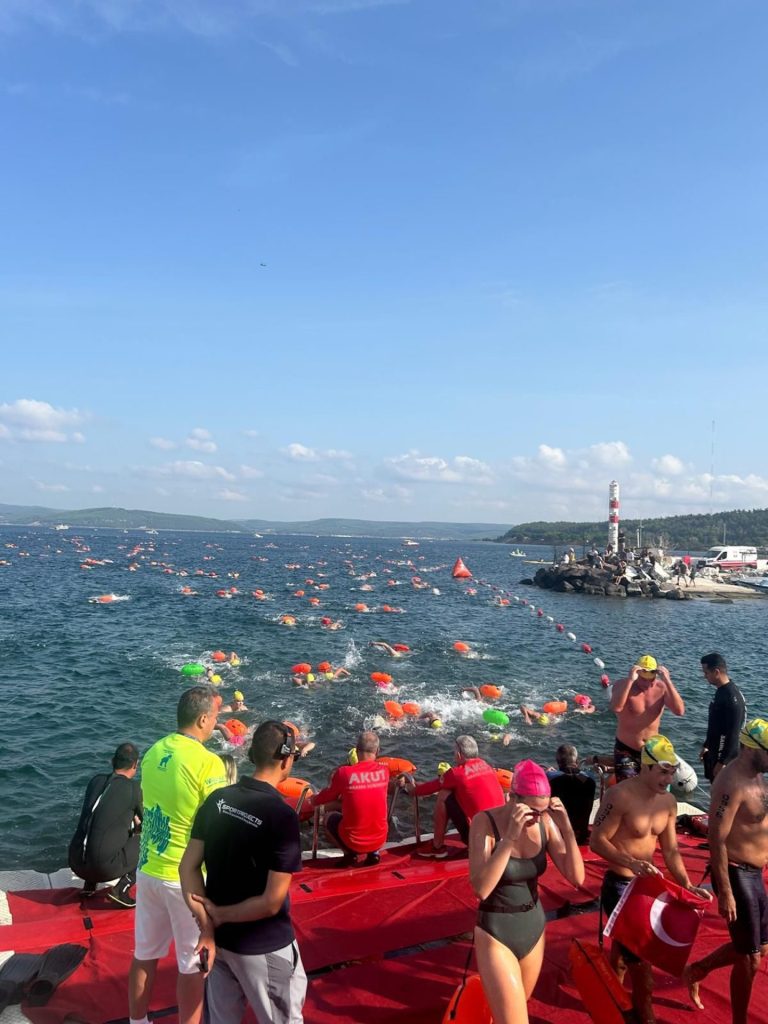 39. Uluslararası Çanakkale Boğazı Yüzme Yarışı’nda 1.500’ü aşkın sporcu kulaç attı