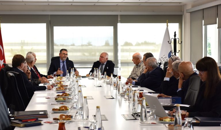 Makineciler sektörün geleceği için aynı masada