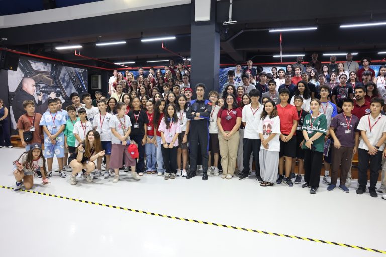 Türkiye’nin ikinci astronotu Tuva Cihangir Atasever, Uzay Kampı Türkiye’de gençlerle buluştu