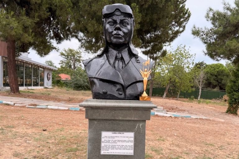 Akif Manaf Sağlık ve Barış Ödülü, Sabiha Gökçen’e ithaf edildi