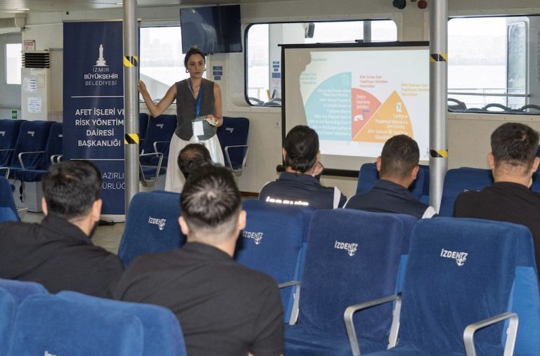 İZDENİZ personeline afet ve yangın eğitimi