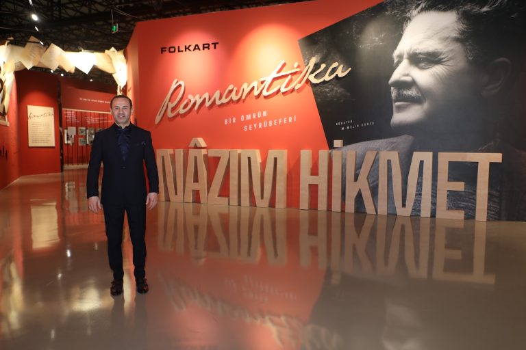 Nâzım Hikmet’in kapsamlı sergisi “Romantika” İzmir’de açıldı