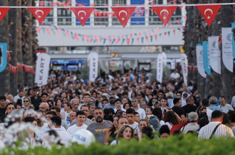 İEF’de eğlence ve sürprizler bir arada