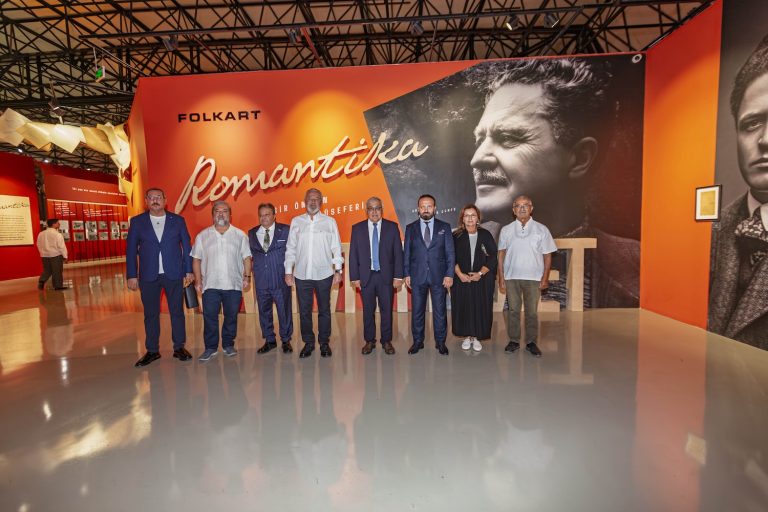 Rusya Büyükelçisi Vershinin, Nâzım Hikmet sergisini gezdi