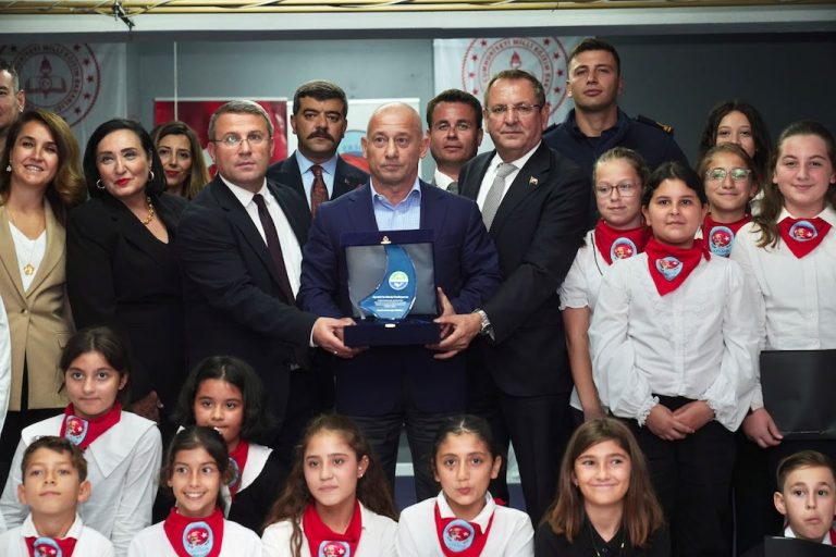 Mavi Nefes Eğitim Otobüsü Ayvalık’ta