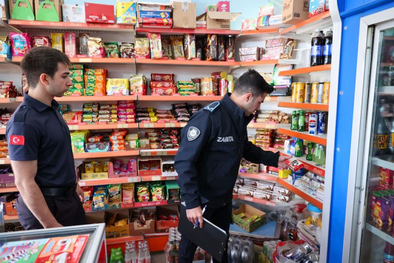 Buca Belediyesi’nden okul çevrelerinde denetim